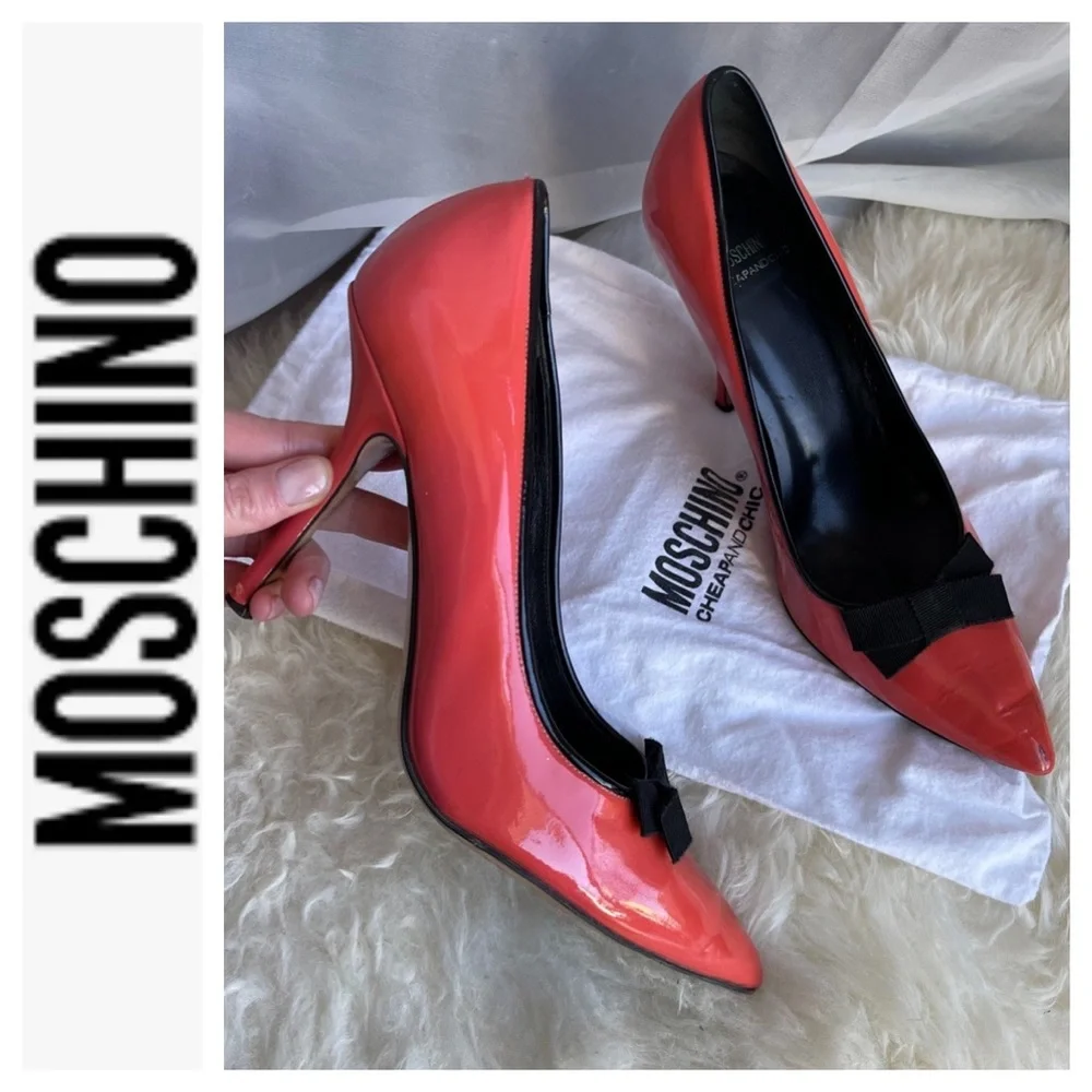 MOSCHINO Salmon Patent Leather Point Toe Pumps Size 39/9